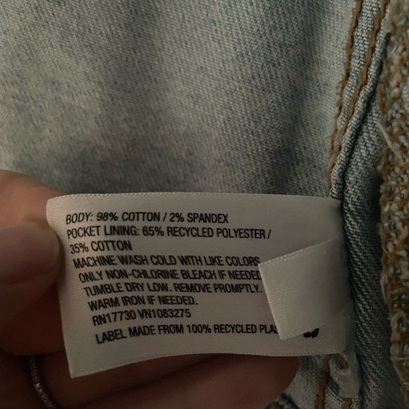 Universal Thread jean jacket. Pre-owned. - Picture 4 of 4